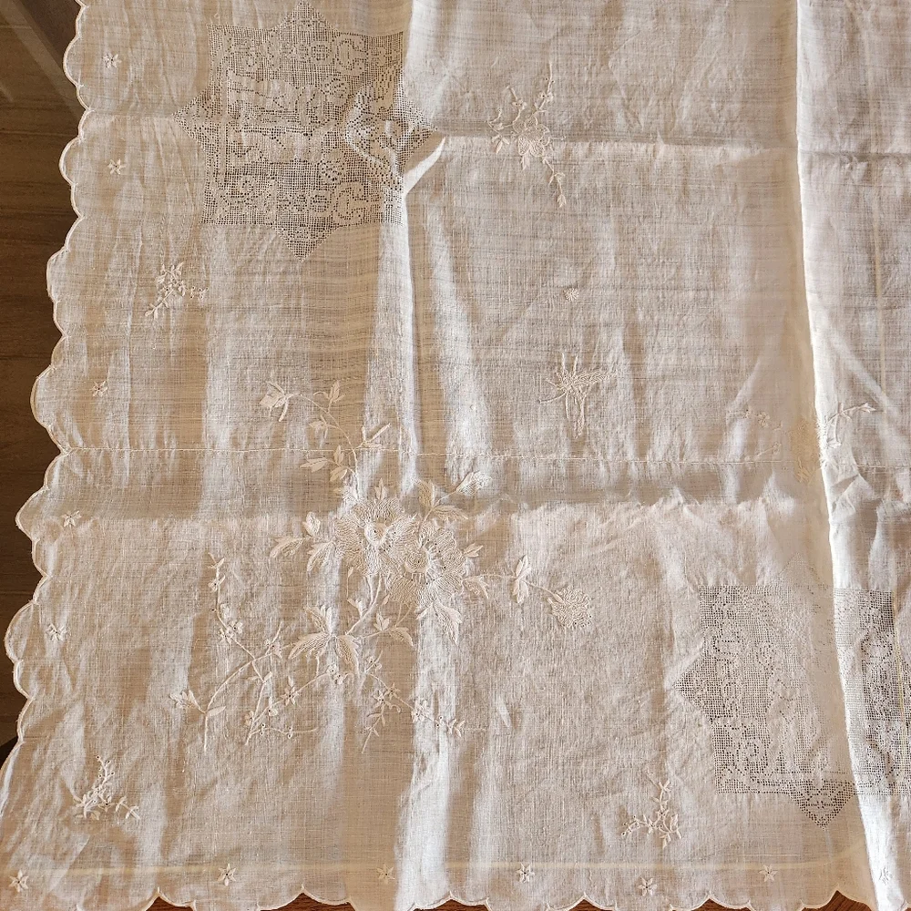 Vintage Handmade Tablecloth Snow White Work Cotton Filet Brode Embroidered